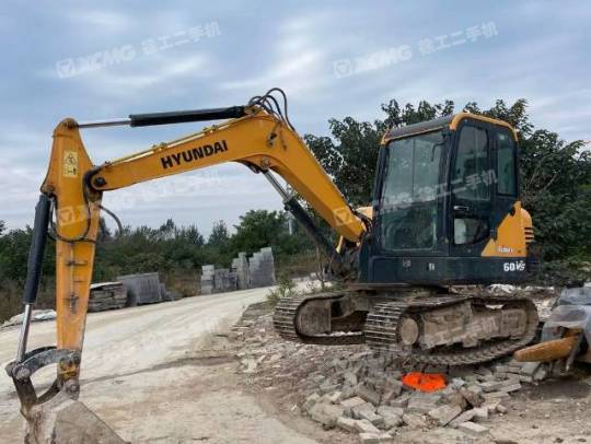 现代R60履带式挖掘机