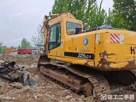 现代R225履带式挖掘机