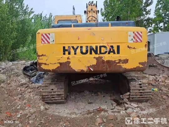 现代R225履带式挖掘机