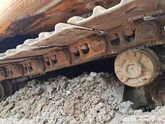 现代R225履带式挖掘机