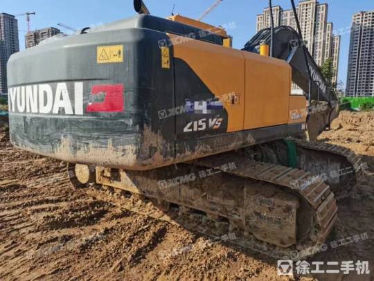 现代R215履带式挖掘机
