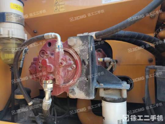 现代R215履带式挖掘机