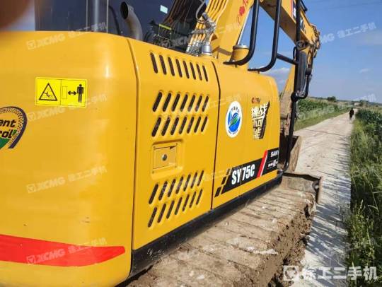 三一重工SY75履带式挖掘机