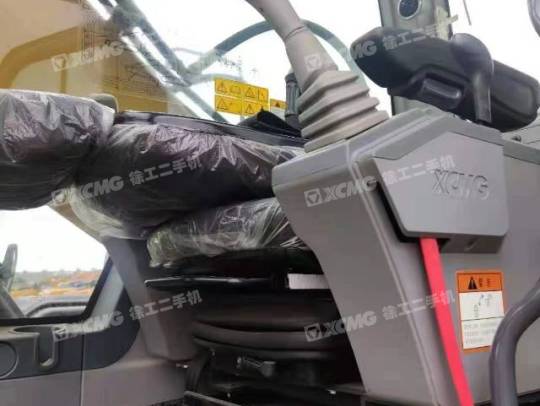 徐工XE215D履带式挖掘机