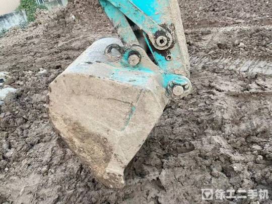 神钢SK140履带式挖掘机