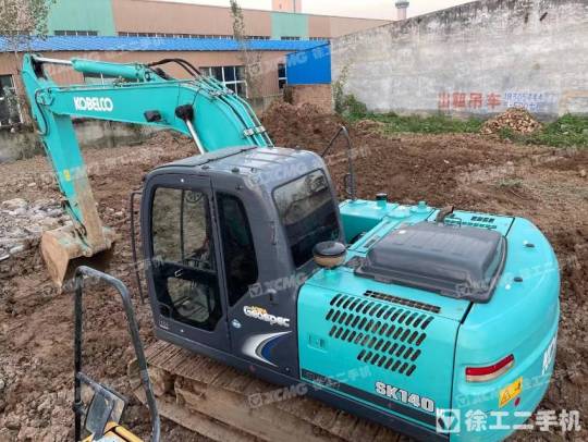 神钢SK140履带式挖掘机