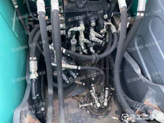 神钢SK140履带式挖掘机