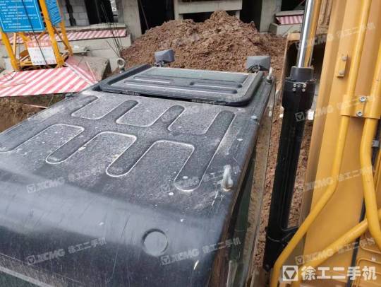 三一重工SY215履带式挖掘机