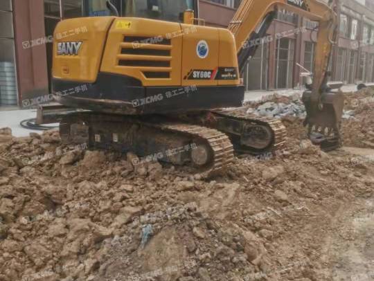 三一重工SY55履带式挖掘机