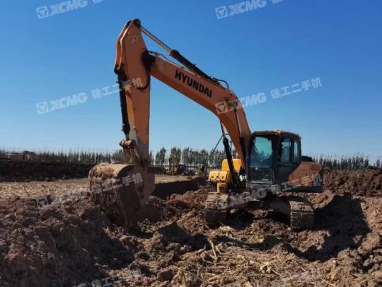 现代R225履带式挖掘机