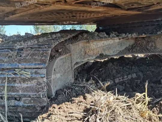 现代R225履带式挖掘机