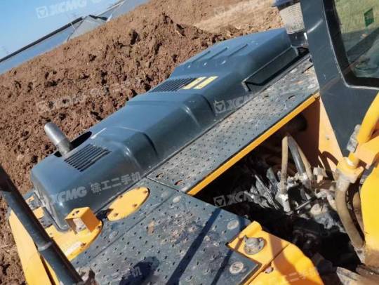 现代R225履带式挖掘机