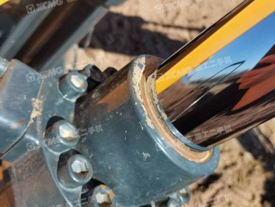 现代R225履带式挖掘机