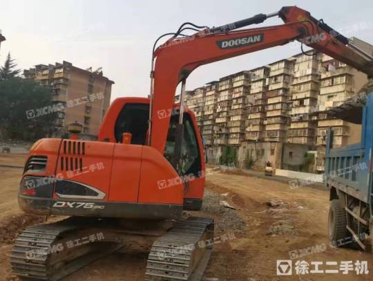 斗山DX75履带式挖掘机