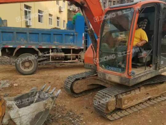 斗山DX75履带式挖掘机