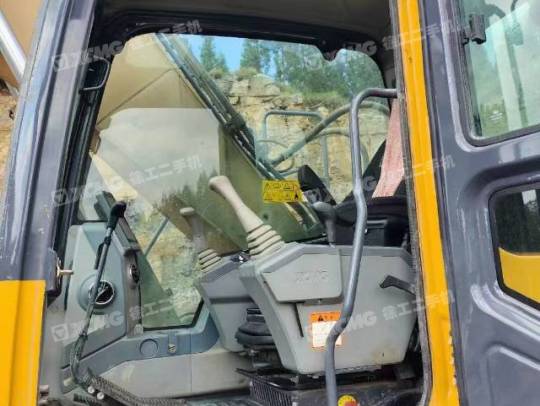 徐工XE215D履带式挖掘机