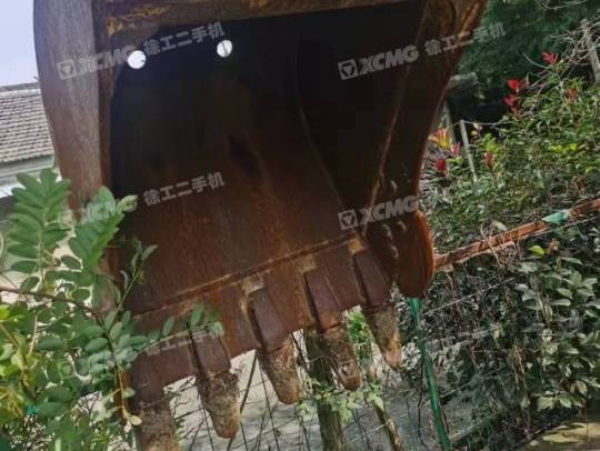 龙工LG6060履带式挖掘机