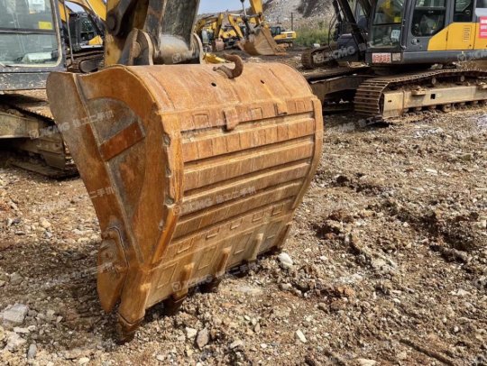 徐工XE215D履帶式挖掘機