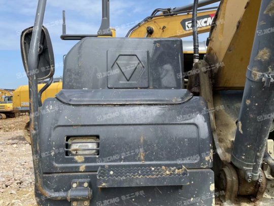 徐工XE215D履帶式挖掘機