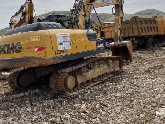 徐工XE215D履帶式挖掘機