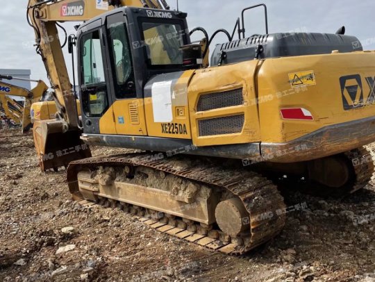 徐工XE215D履帶式挖掘機
