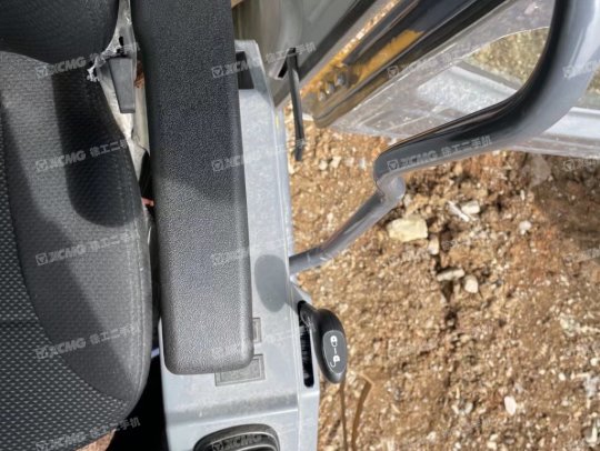 徐工XE215D履帶式挖掘機