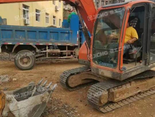 斗山DX75履带式挖掘机