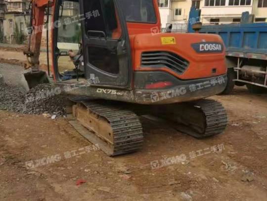 斗山DX75履带式挖掘机