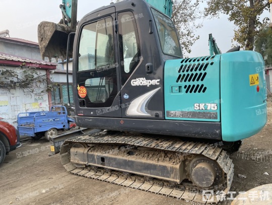 神钢SK75履带式挖掘机