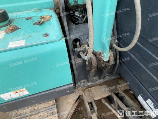 神钢SK75履带式挖掘机