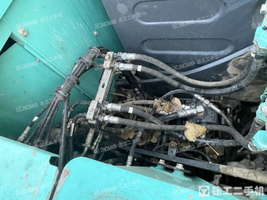 神钢SK75履带式挖掘机