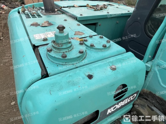 神钢SK75履带式挖掘机