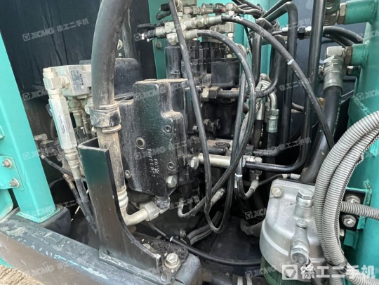 神钢SK75履带式挖掘机