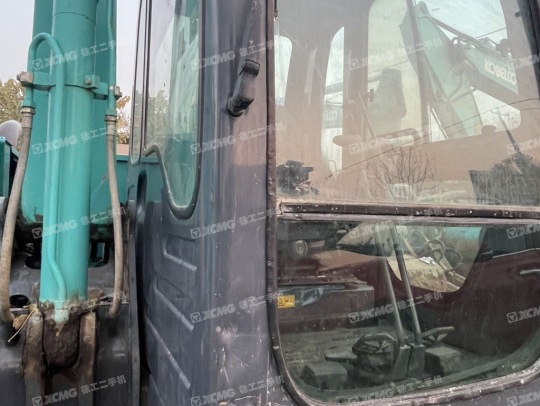 神钢SK75履带式挖掘机