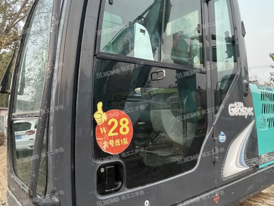 神钢SK75履带式挖掘机