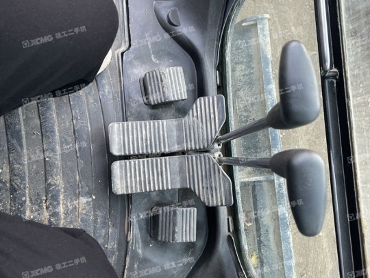 神钢SK75履带式挖掘机