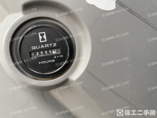 神钢SK75履带式挖掘机