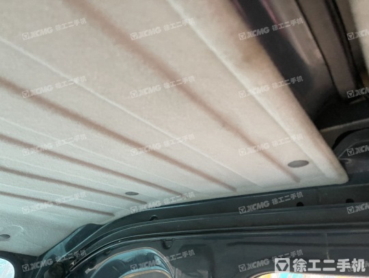 神钢SK75履带式挖掘机