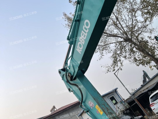 神钢SK75履带式挖掘机