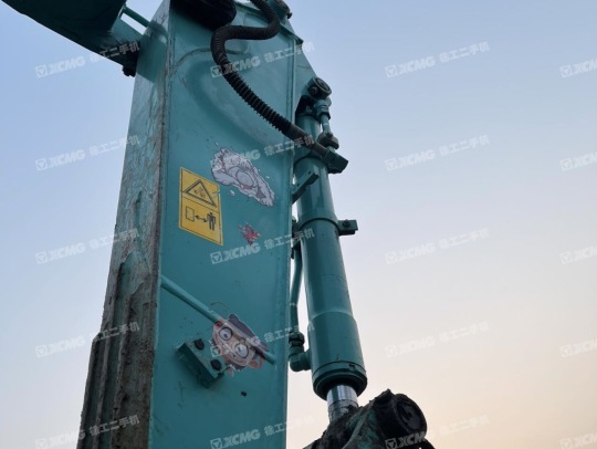 神钢SK75履带式挖掘机