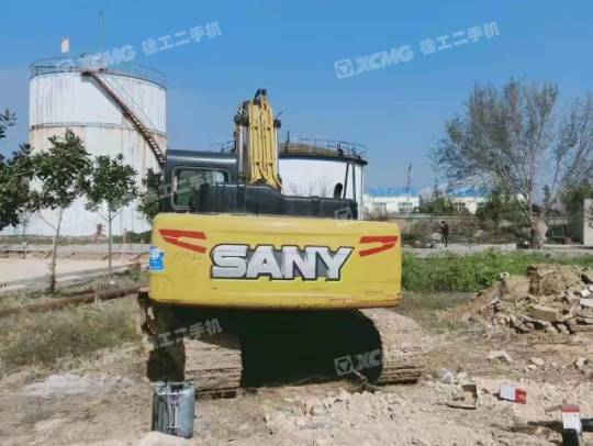 三一重工SY215履带式挖掘机