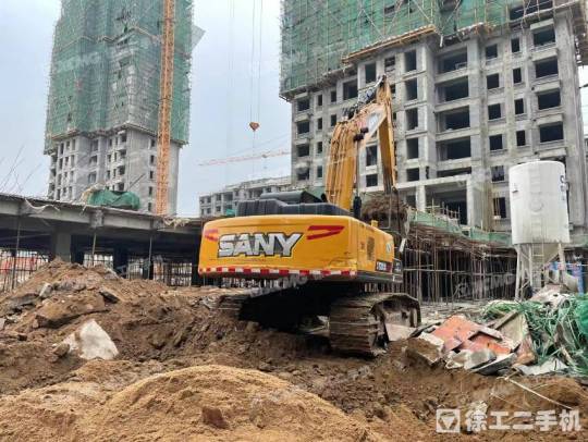 三一重工SY205履带式挖掘机