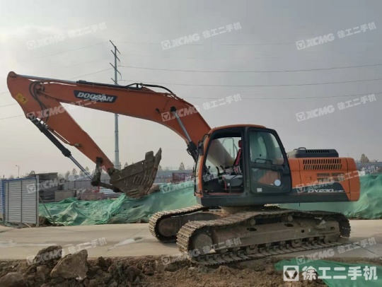 斗山DH220履带式挖掘机