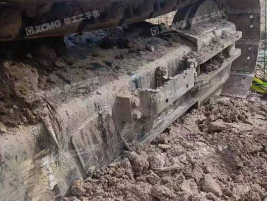 三一重工SY135履带式挖掘机