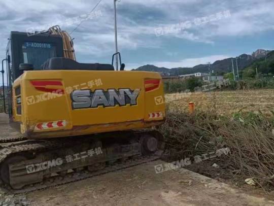 三一重工SY135履带式挖掘机