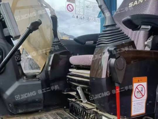 三一重工SY135履带式挖掘机