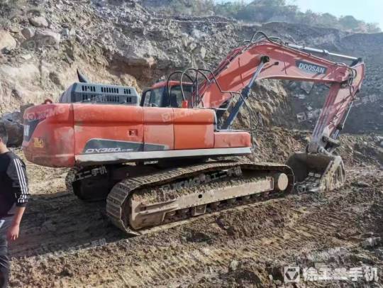 斗山DX380履带式挖掘机
