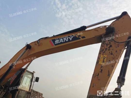 三一重工SY245履带式挖掘机