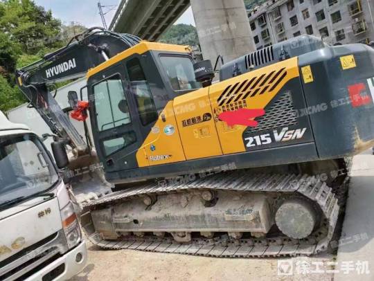 现代R215履带式挖掘机