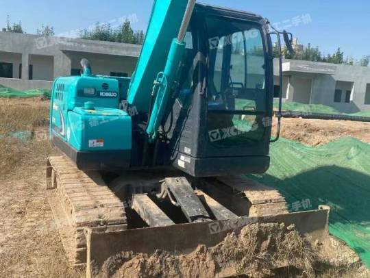 神钢SK75履带式挖掘机